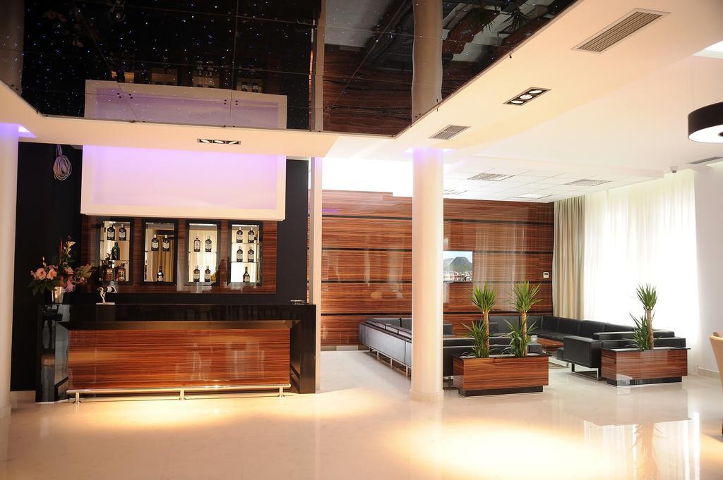 Garni Uni Elita Lux Hotel Ni 외부 사진
